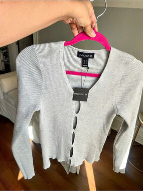 ARDEN B. Ribbed Button Front Sweater in Gray Size Medium NWT